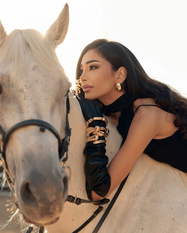 Alizey Mirza — desert editorial